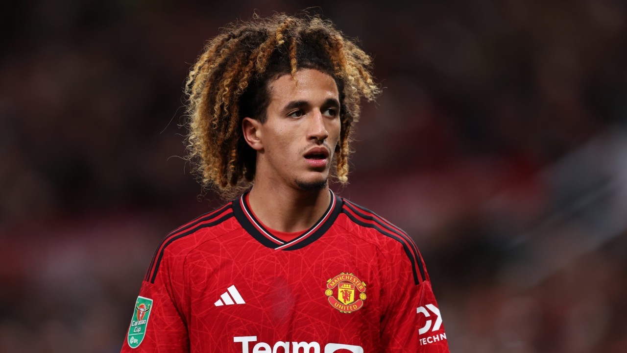 Man Utd midfielder joins Burnley in £9m deal