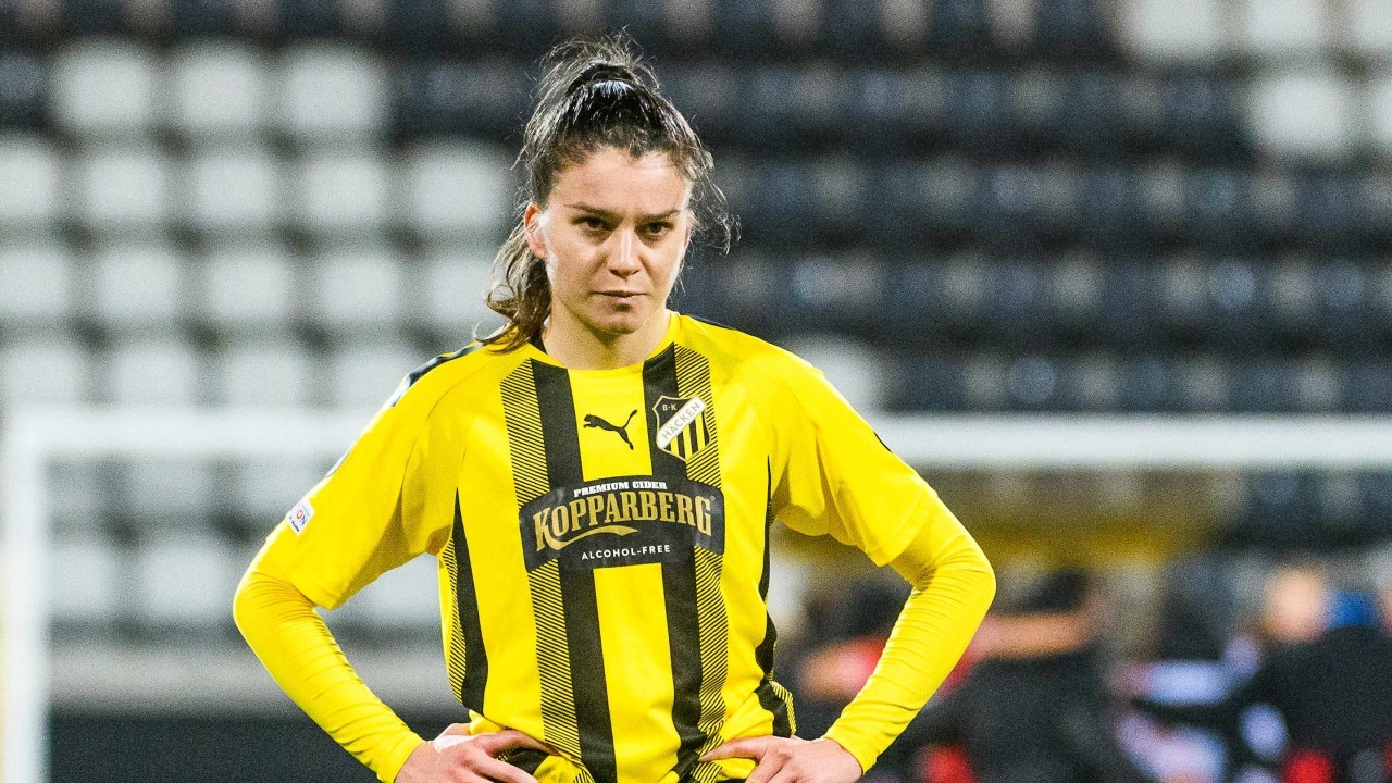 Tottenham complete signing of Hungary international