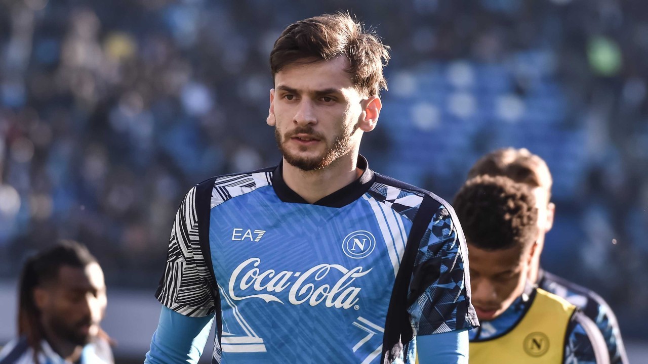 Man Utd, Liverpool & Chelsea suffer huge blow in race for Khvicha Kvaratskhelia