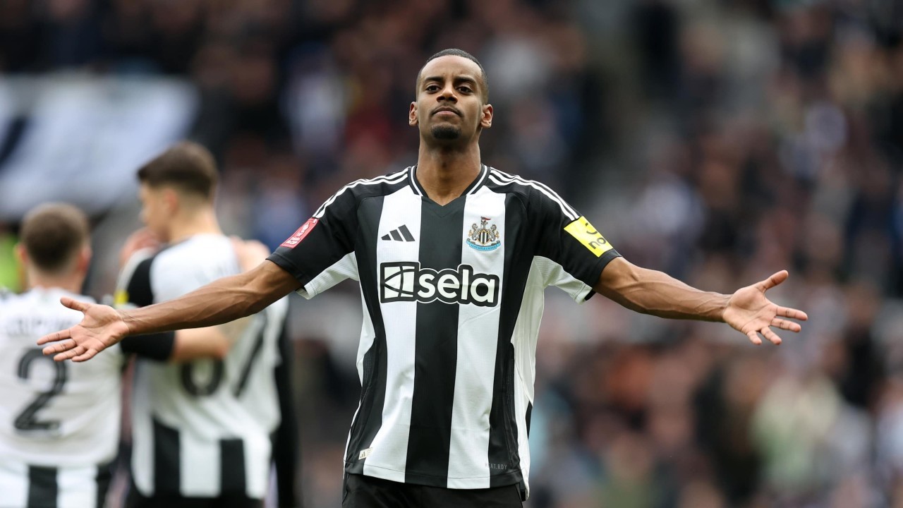 Arsenal, Liverpool & Barcelona offered hope in pursuit of Alexander Isak