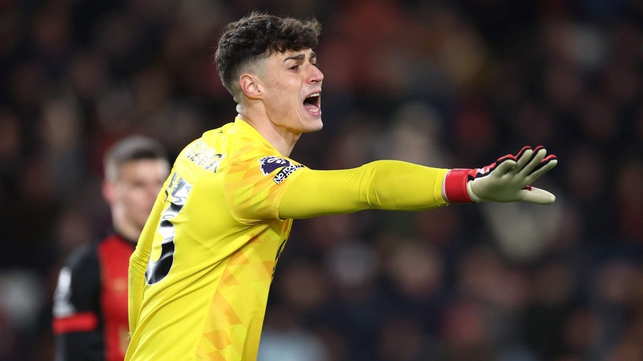 Unwanted Chelsea star offered permanent Premier League lifeline