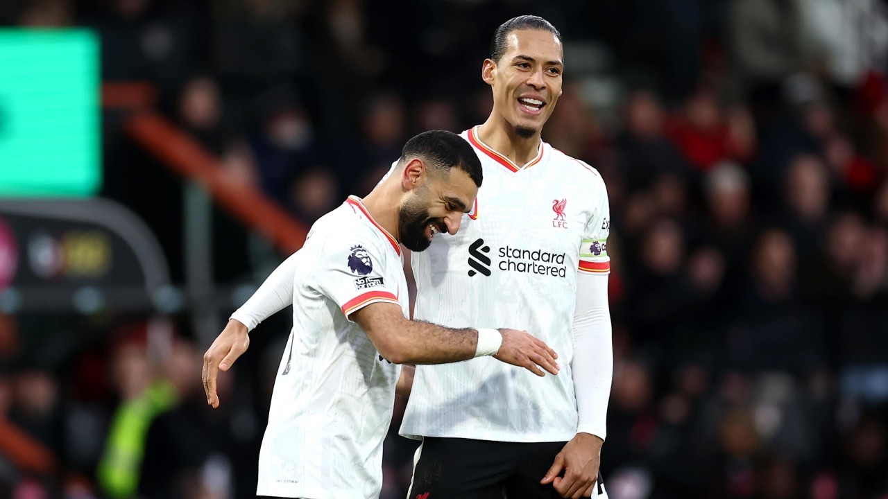 Liverpool legend fires warning over Mohamed Salah & Virgil van Dijk contracts