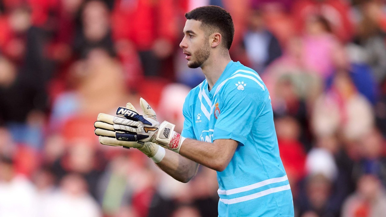 Arsenal handed major transfer boost in pursuit of Barcelona & Man Utd goalkeeper target