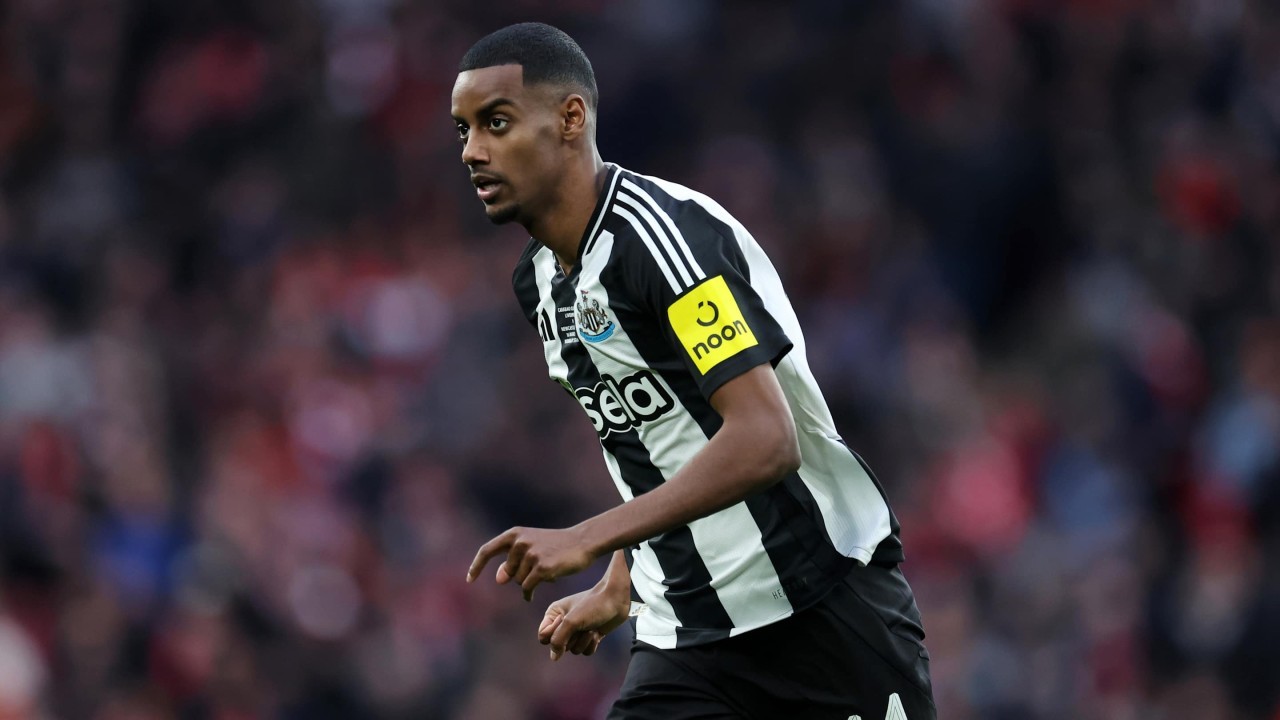 Liverpool decide how to approach Alexander Isak pursuit