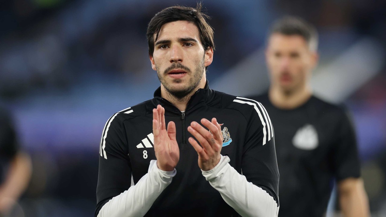 Newcastle star linked with Real Madrid, Barcelona & Man City expresses desire to leave