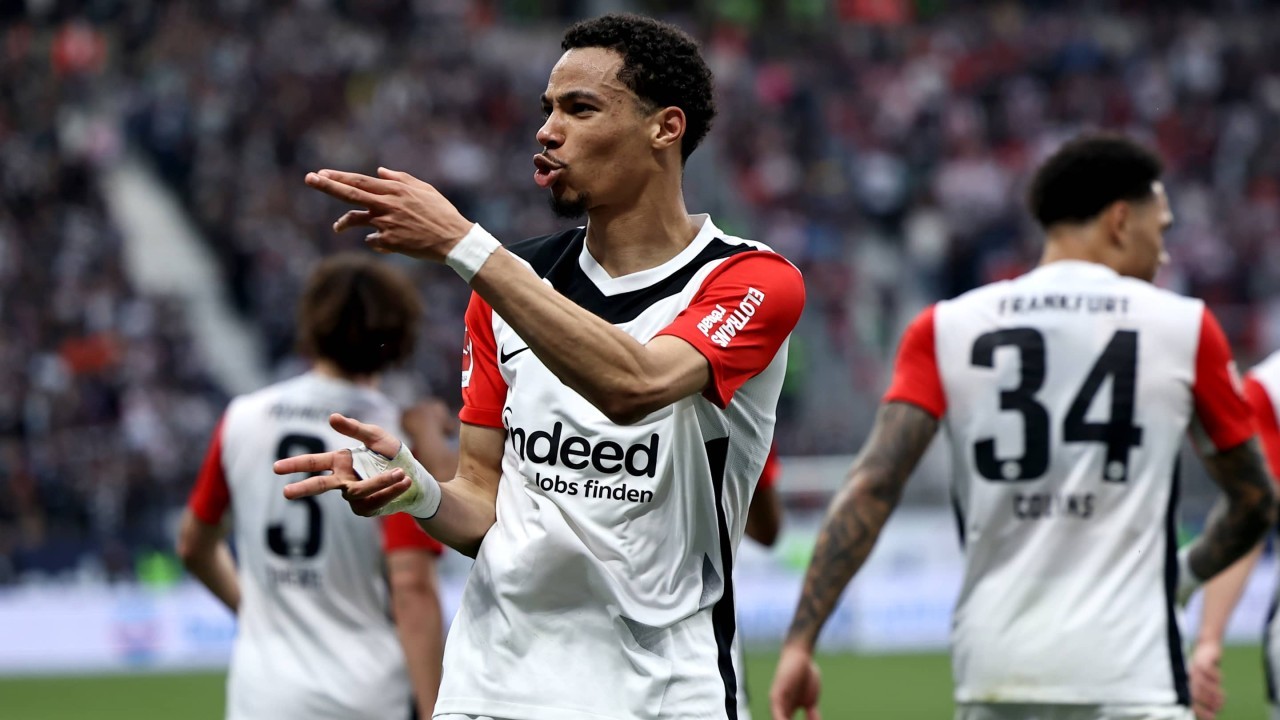 Hugo Ekitike: Arsenal & Liverpool dealt blow after club chief's transfer tease
