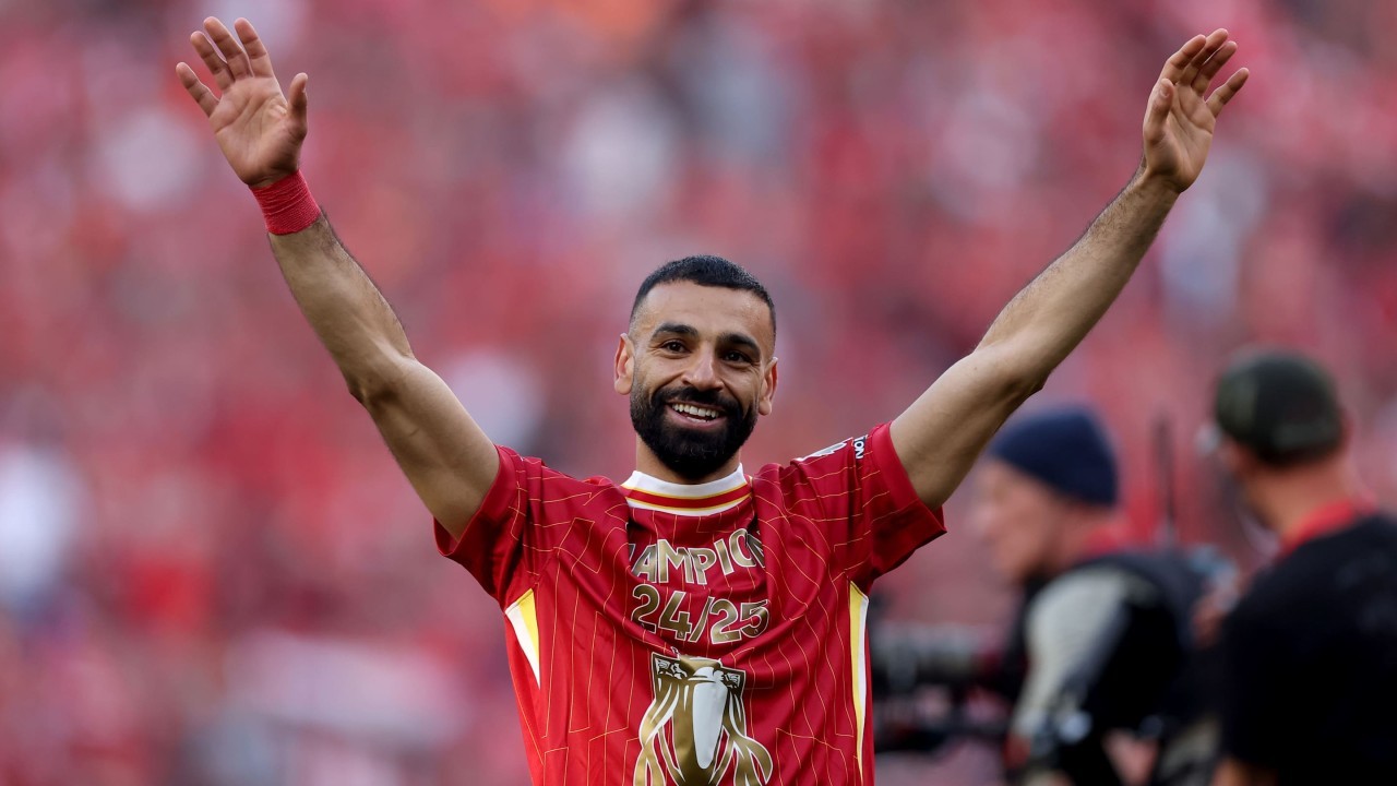 Mohamed Salah wins record-equalling FWA Footballer of the Year award