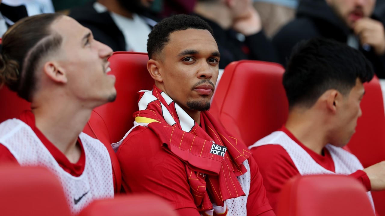 Trent Alexander-Arnold booed by Liverpool fans during Arsenal clash