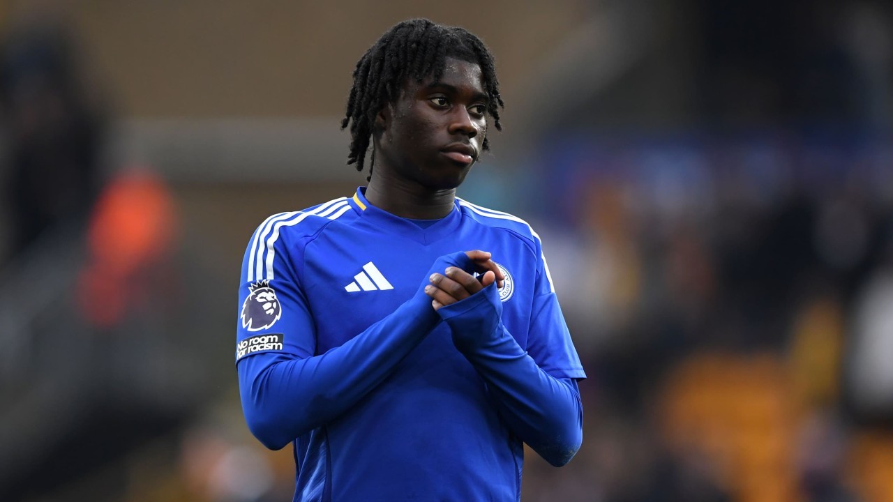 Chelsea & Man City dealt blow in race for 15-year-old Premier League record-breaker
