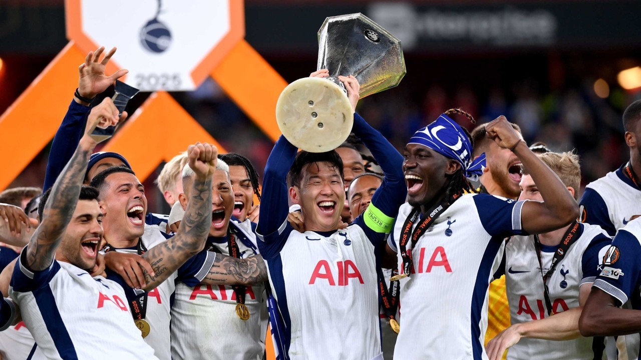 Tottenham poke fun at Man Utd, Sir Alex Ferguson with clothing range release