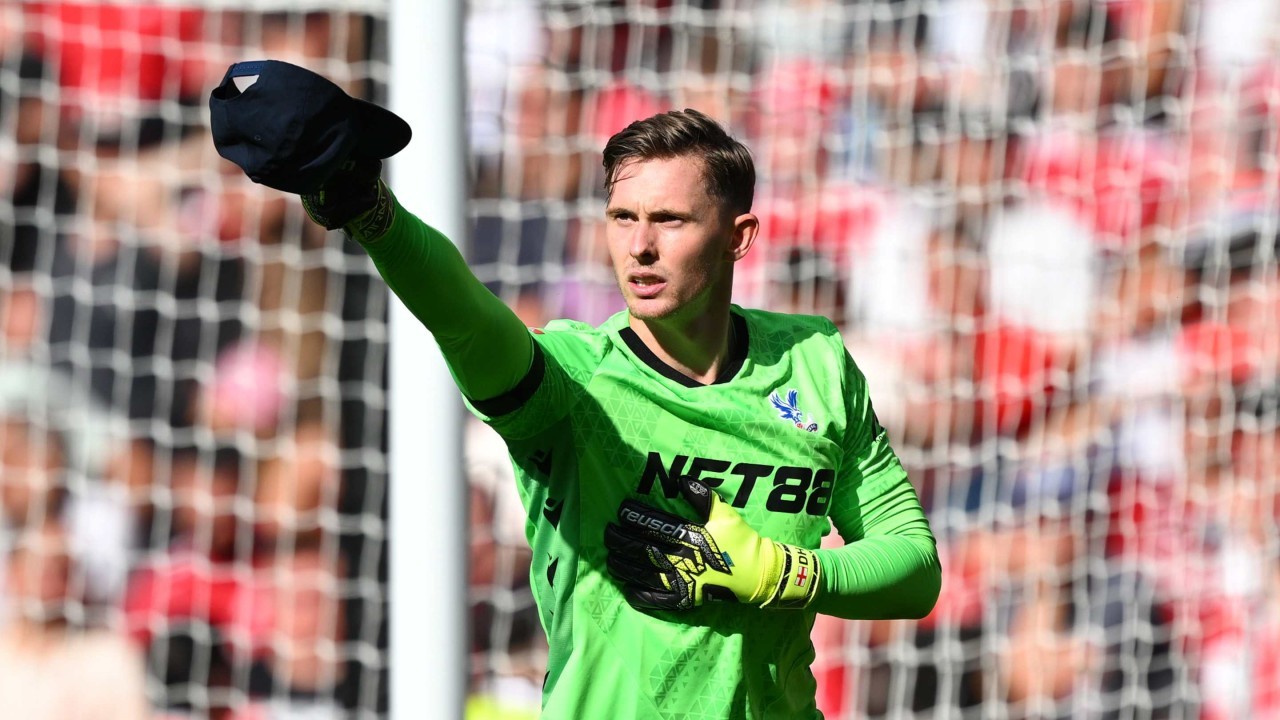 Dean Henderson: Crystal Palace star pays for £1,000 of drinks at pub for jubilant fans