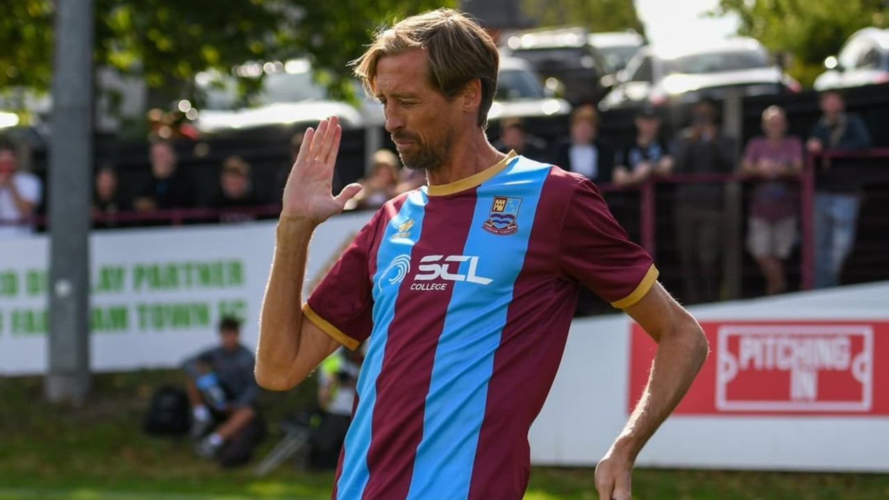 Peter Crouch busts out robot celebration in iconic mascot appearance